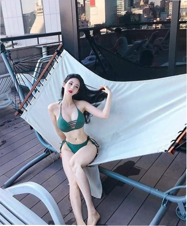 gái mặc đồ bikini quyến rũ