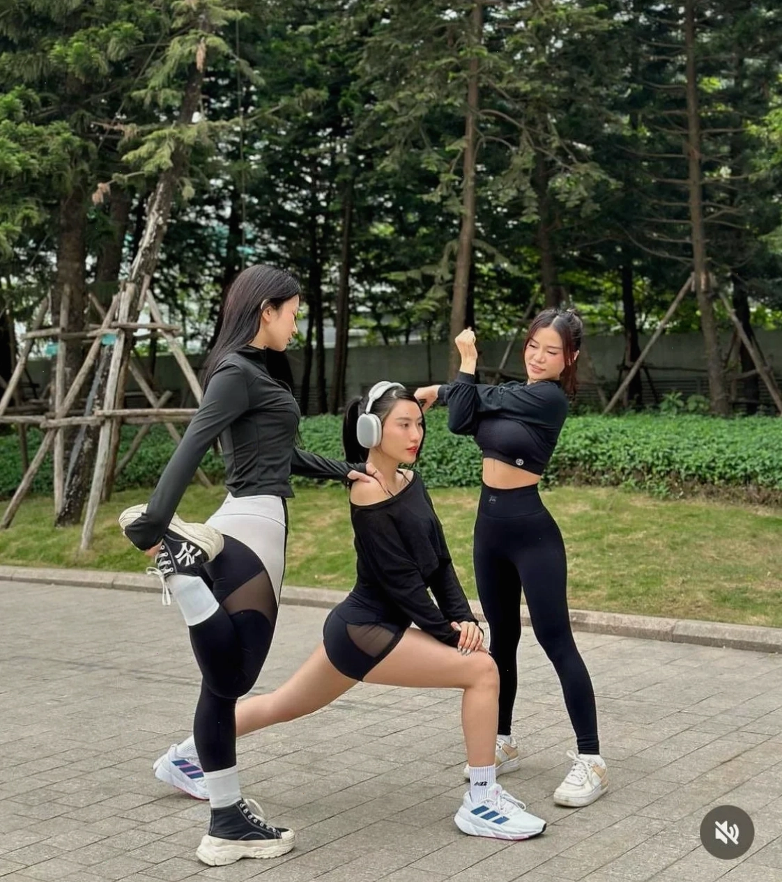 gái mặc đồ tập gym cá tính