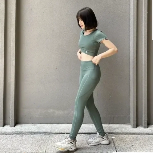 gái mặc đồ tập gym khỏe khoắn