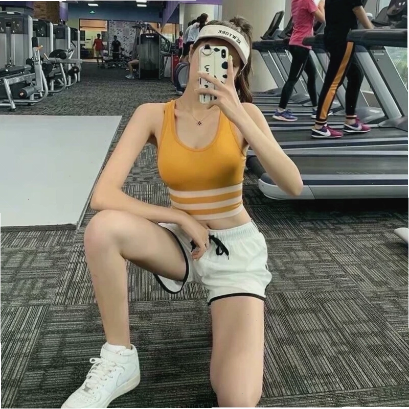 gái mặc đồ tập gym quyến rũ