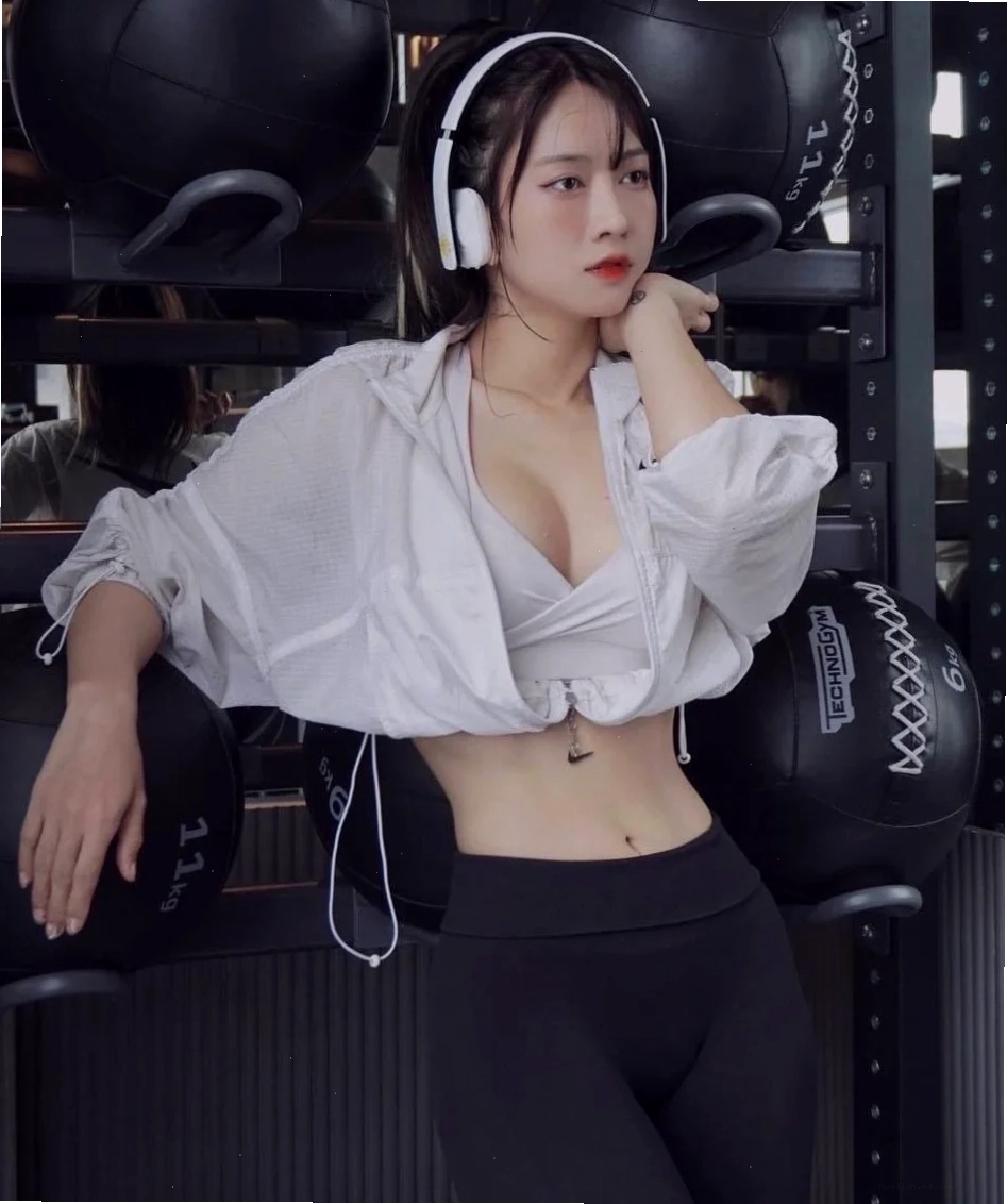 gái mặc đồ tập gym sang trọng