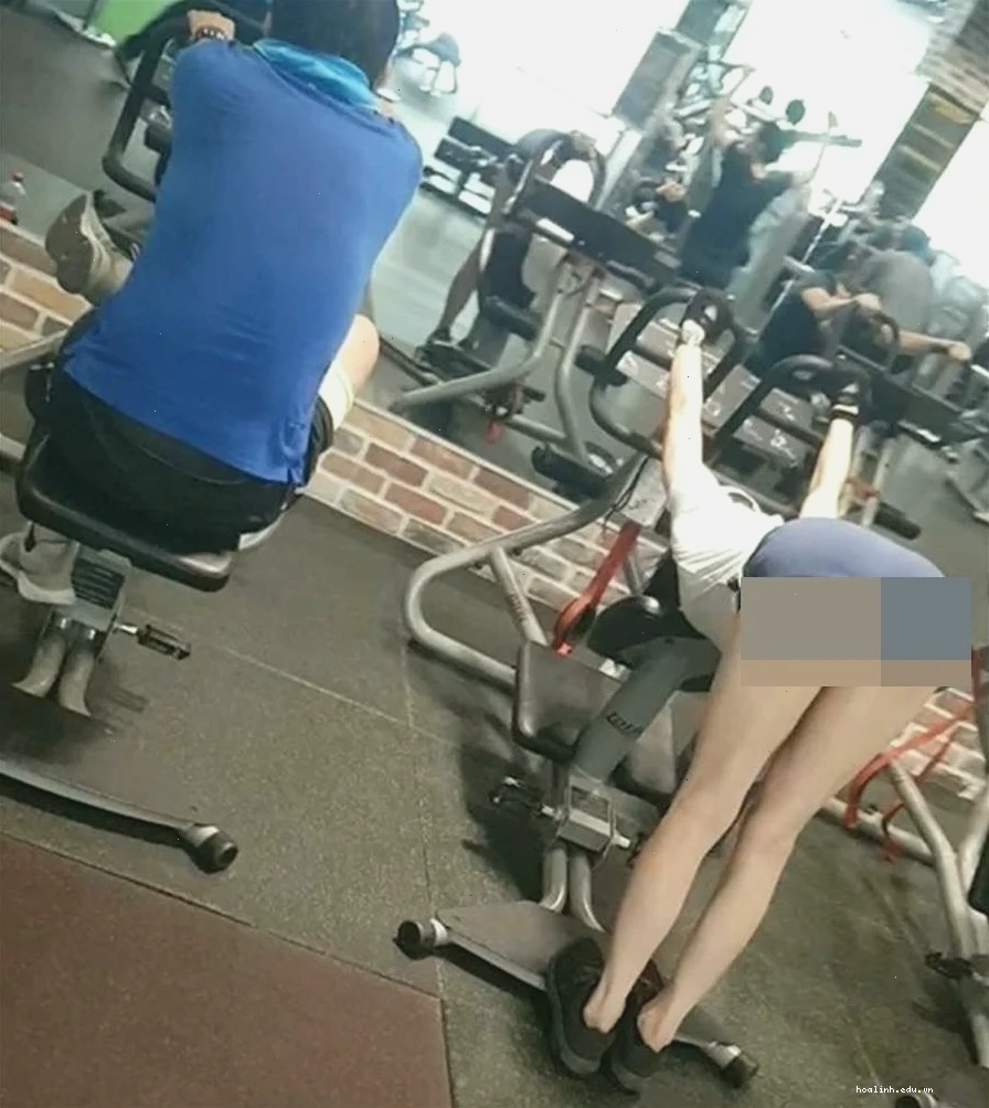 gái mặc đồ tập gym trẻ trung