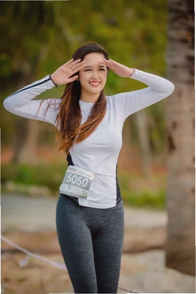 gái mặc quần bó lộ mu