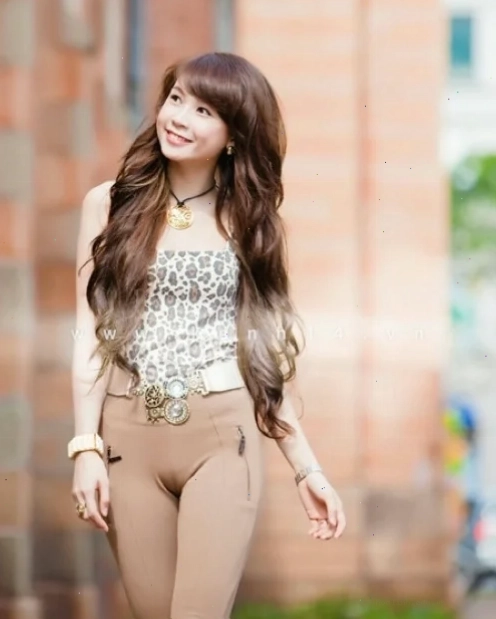 gái mặc quần bó lộ mu