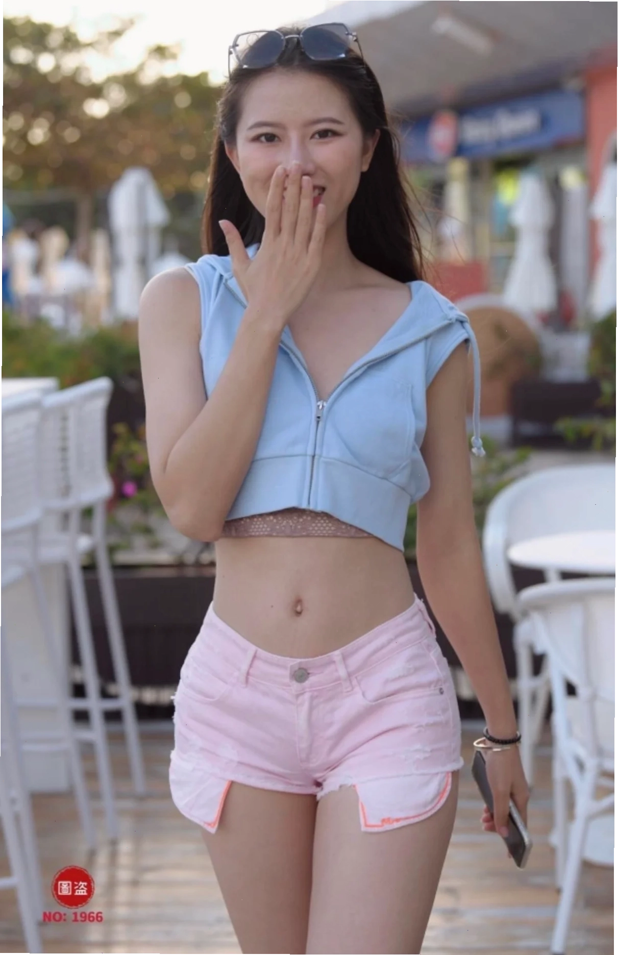 gái mặc quần bó lộ mu