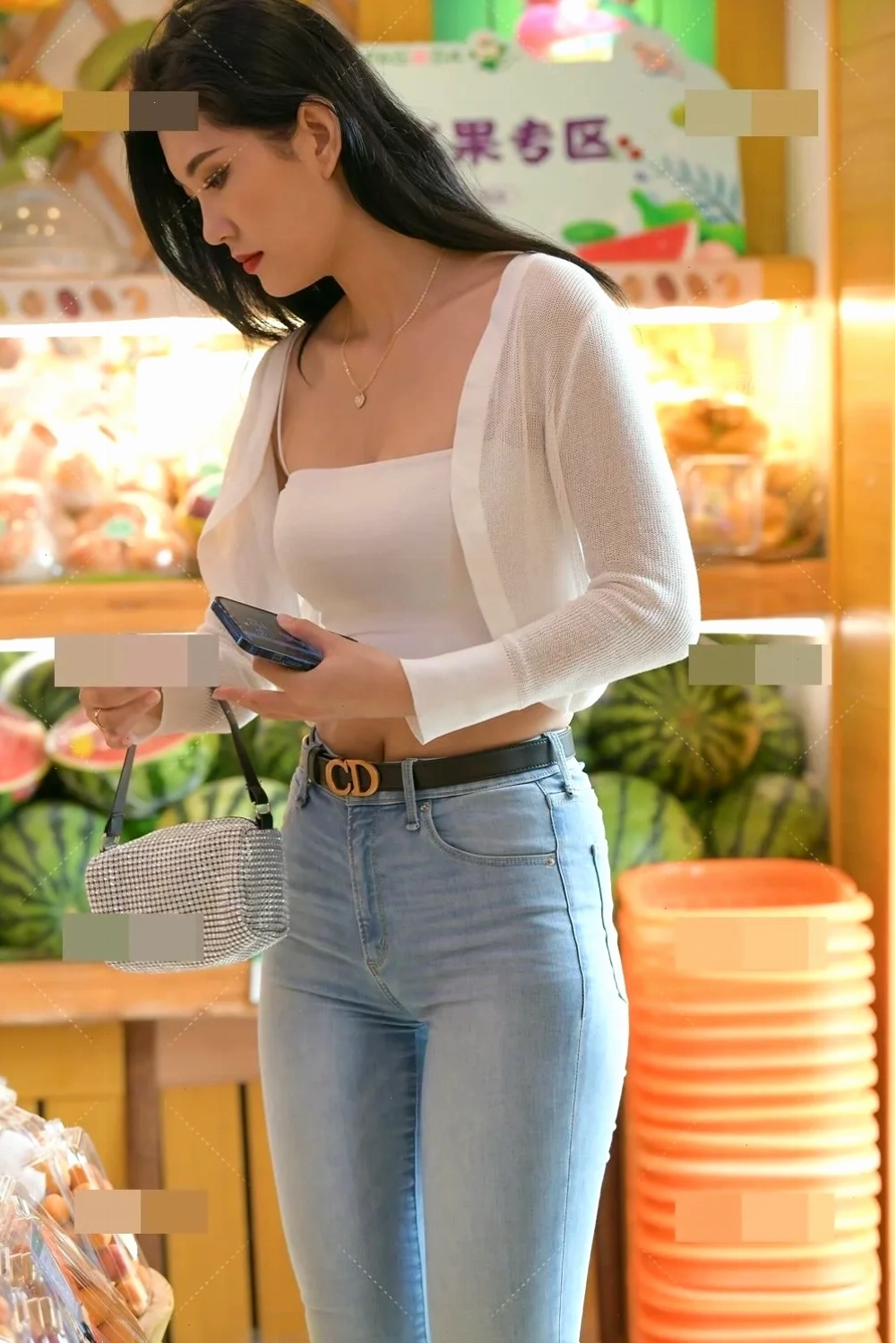 gái mặc quần bó lộ mu