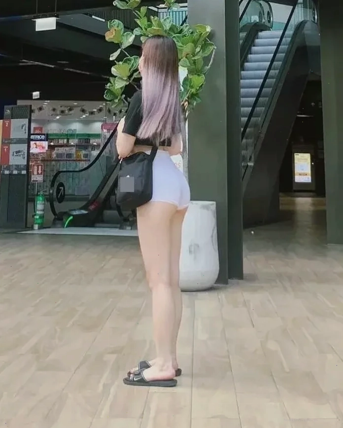 gái mặc quần bó lộ mu