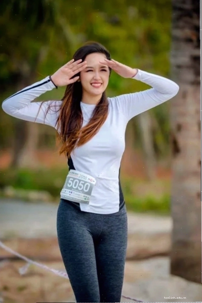 gái mặc quần bó sát mu quyến rũ