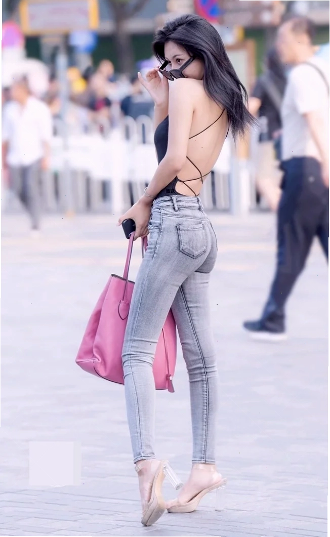 gái mặc quần jean bó thời thượng