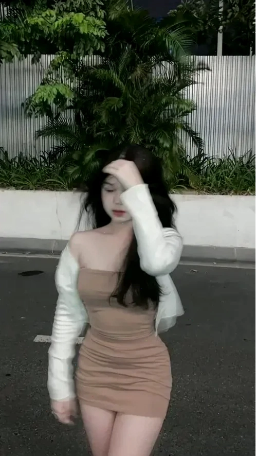 gái mặc váy body ấn tượng