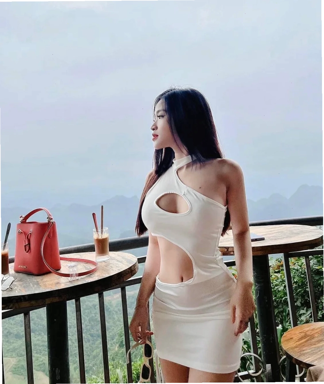 gái mặc váy body gợi cảm
