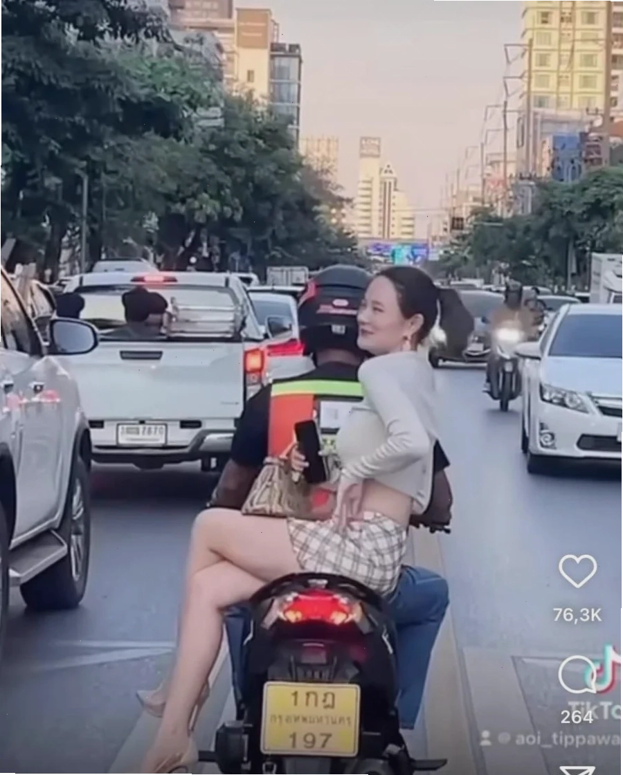 gái mặc váy đi xe máy an toàn