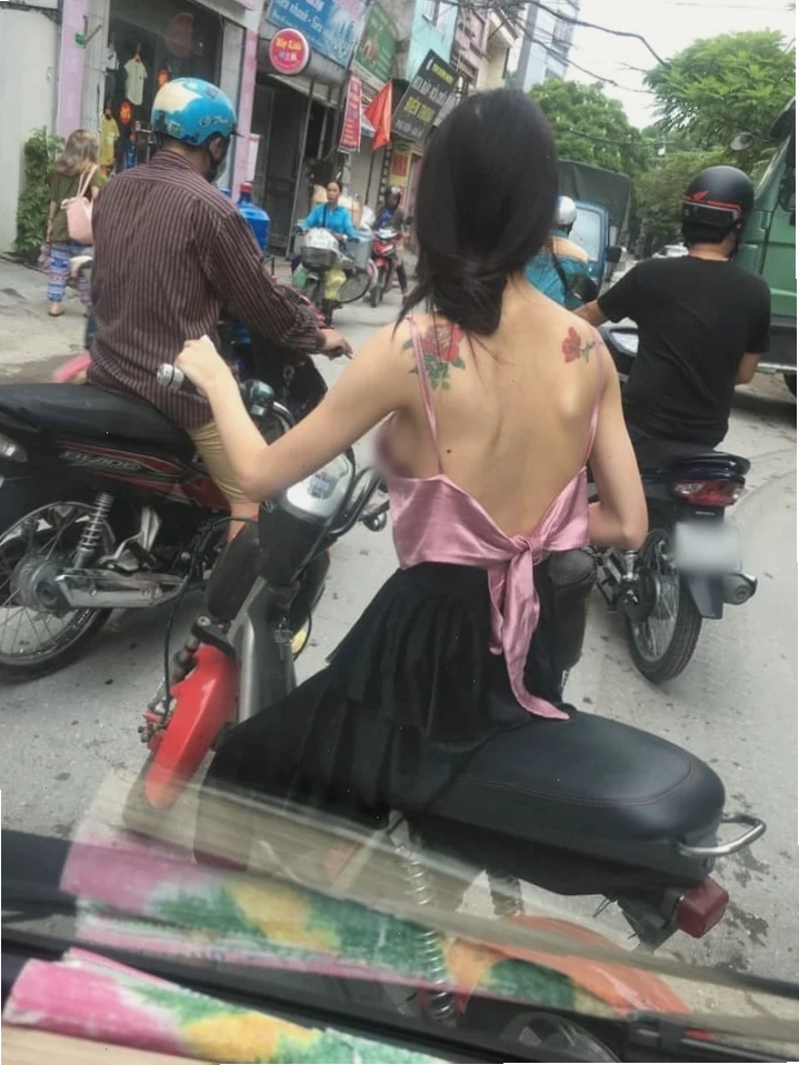gái mặc váy đi xe máy chuyên nghiệp