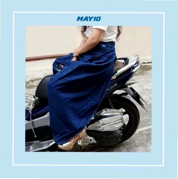 gái mặc váy đi xe máy cùng bạn