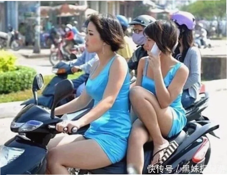 gái mặc váy đi xe máy ngồi vắt chéo chân tinh tế