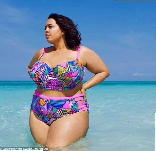 gái mập mặc bikini phối áo trong suốt