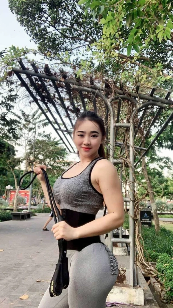 gái mông to mặc đồ công sở