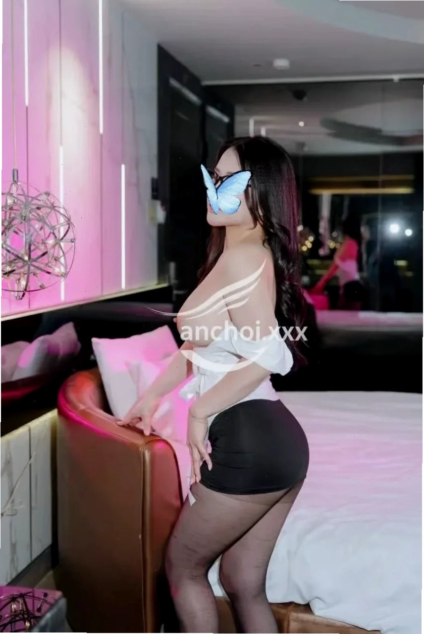 gái mông to ngực bự đời thường