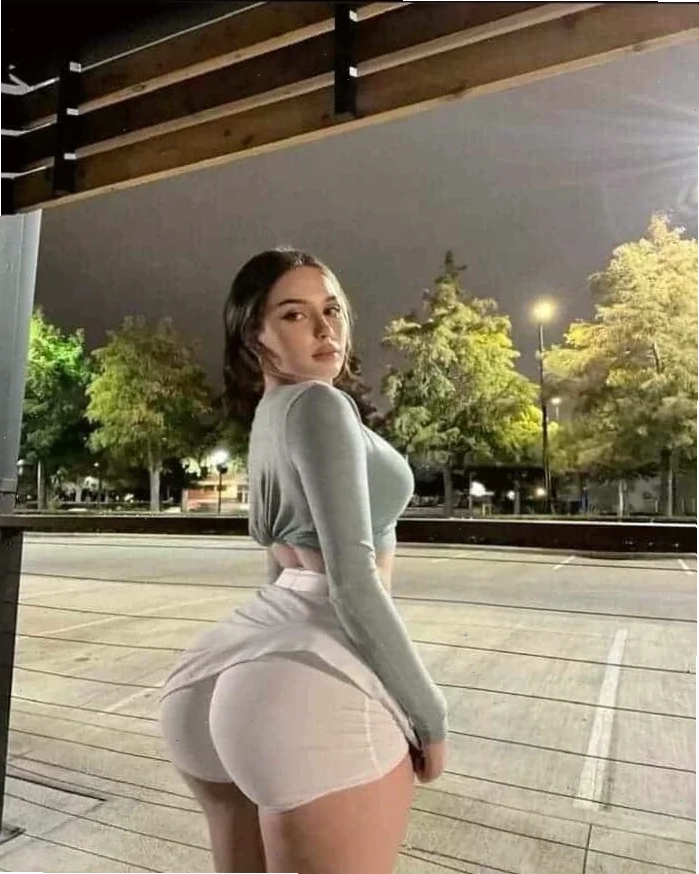 gái mông to sexy với đường cong