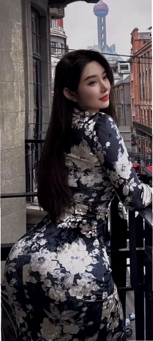 Gái múp mông to đi chợ