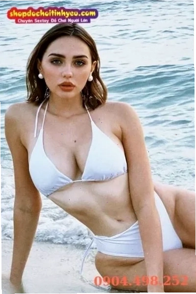 gái mỹ mặc bikini mũ cói