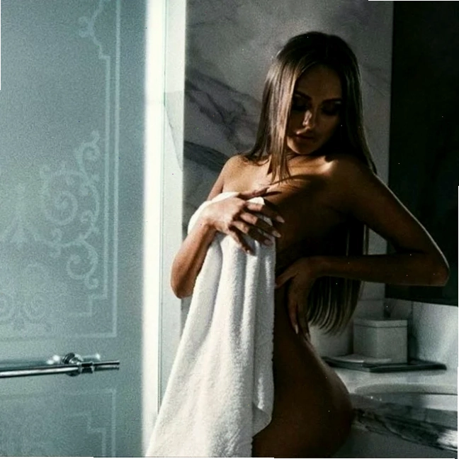 Ảnh quý phái gái nga sexy phong cách quý phái