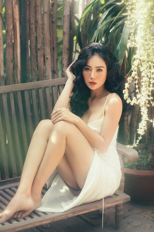 gái ngành sexy trong bộ đồ cá tính