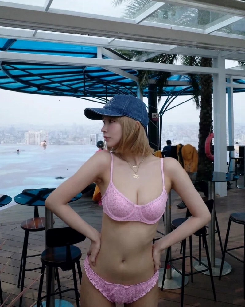 gái nhật bản mặc bikini