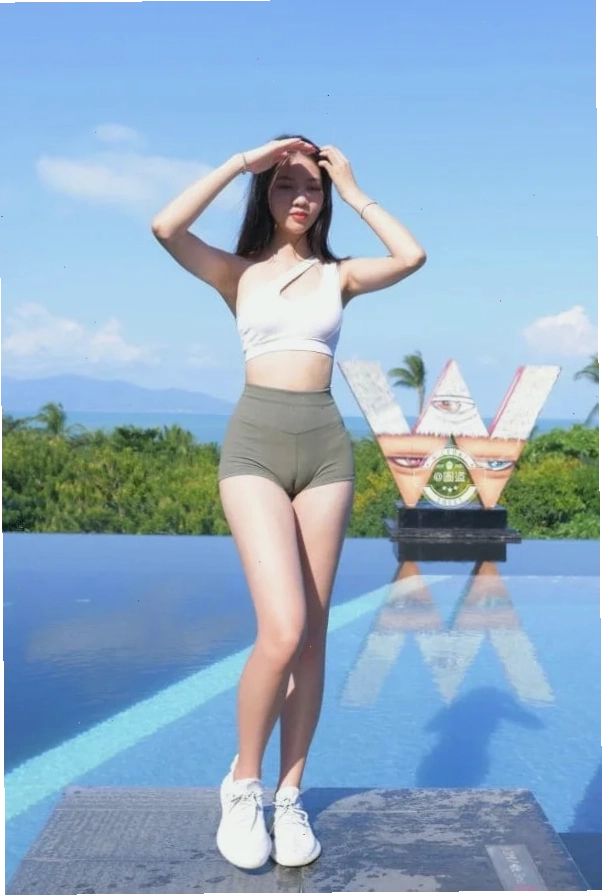 gái sexy mu to trong bộ bikini