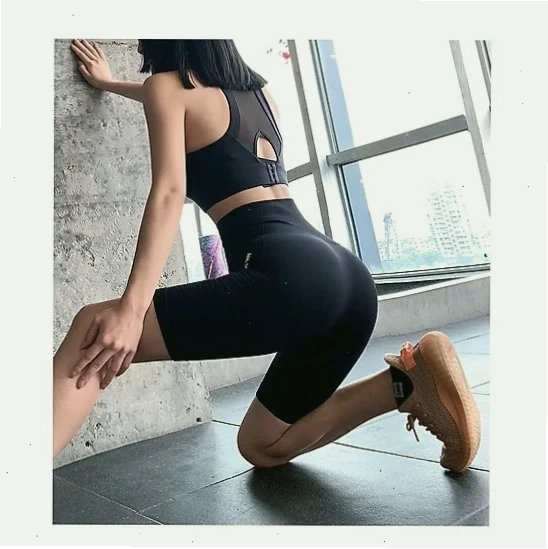 gái tập yoga mu to chọn đồ