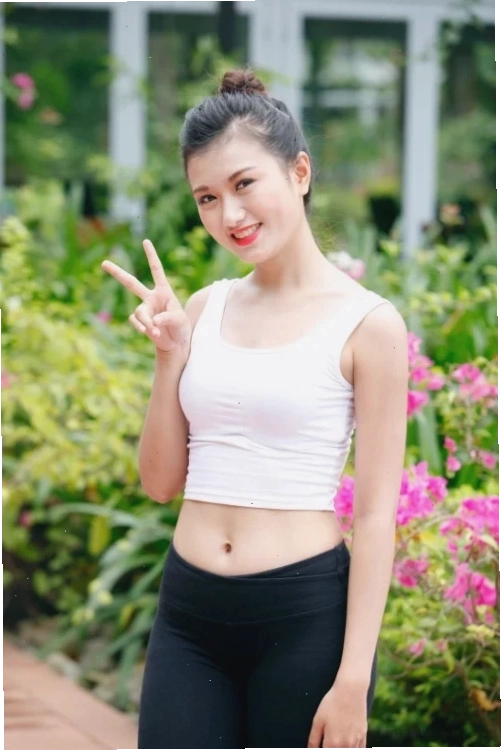 gái tập yoga mu to tạo dáng