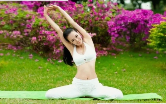gái tập yoga mu to tập thảm