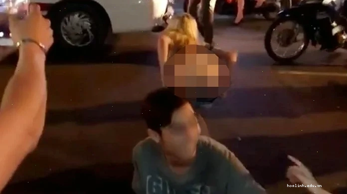 gái tây mông to phòng ngủ