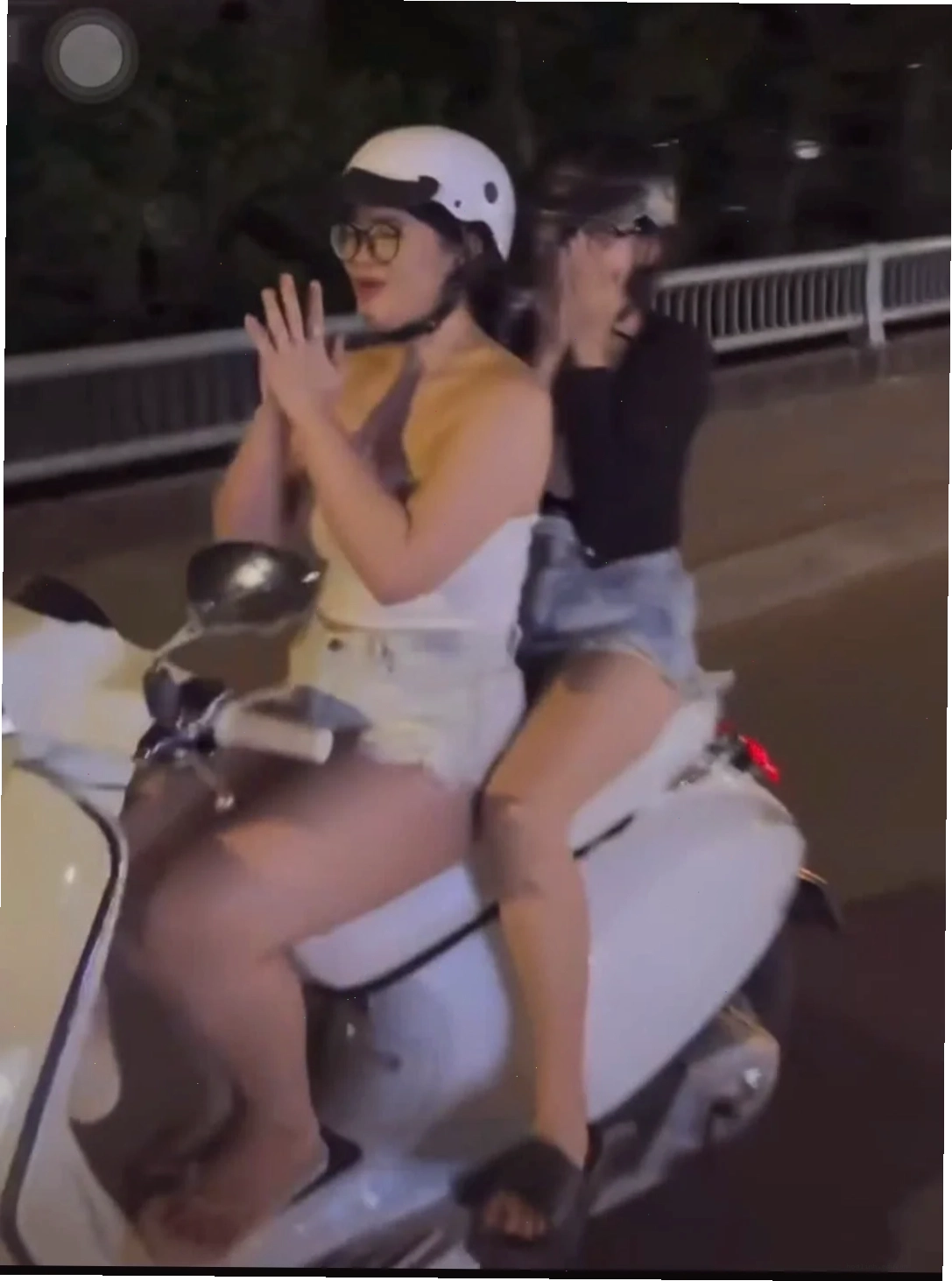 gái tây mu to