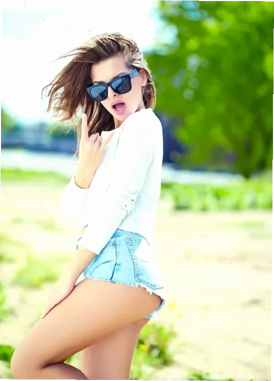 Vẻ đẹp gợi cảm gái teen sexy trong khách sạn