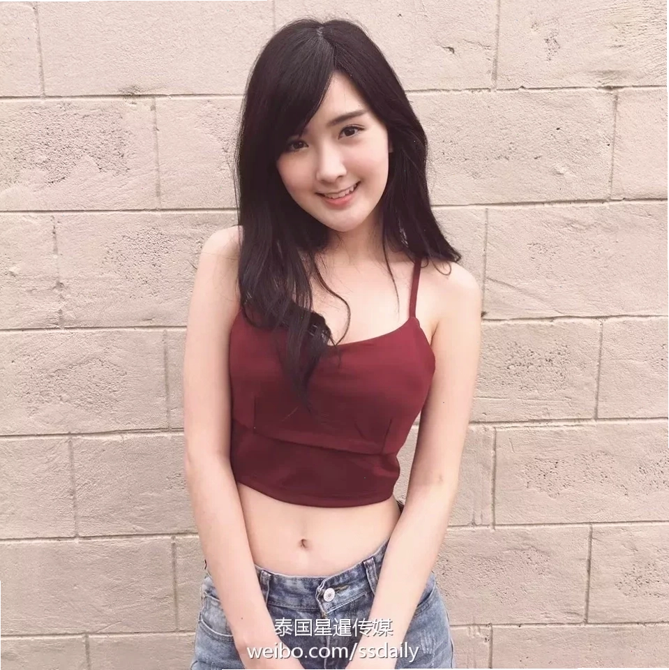 Gái thái lan sexy tạo dáng tự tin