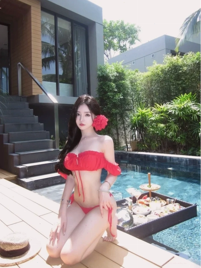 gái thái sexy trong không gian vintage