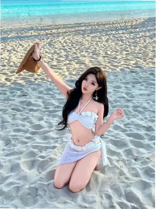 gái thay bikini