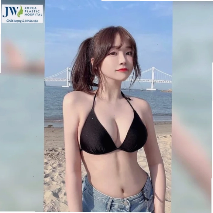 gái thay bikini