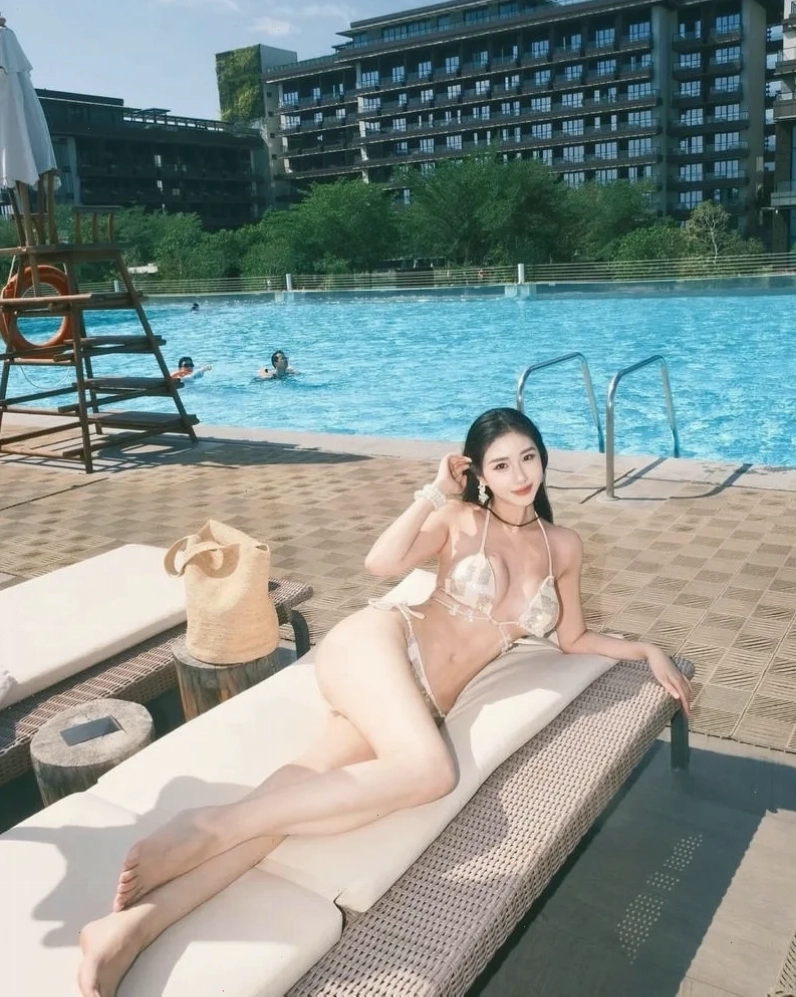 gái trung quốc mặc bikini