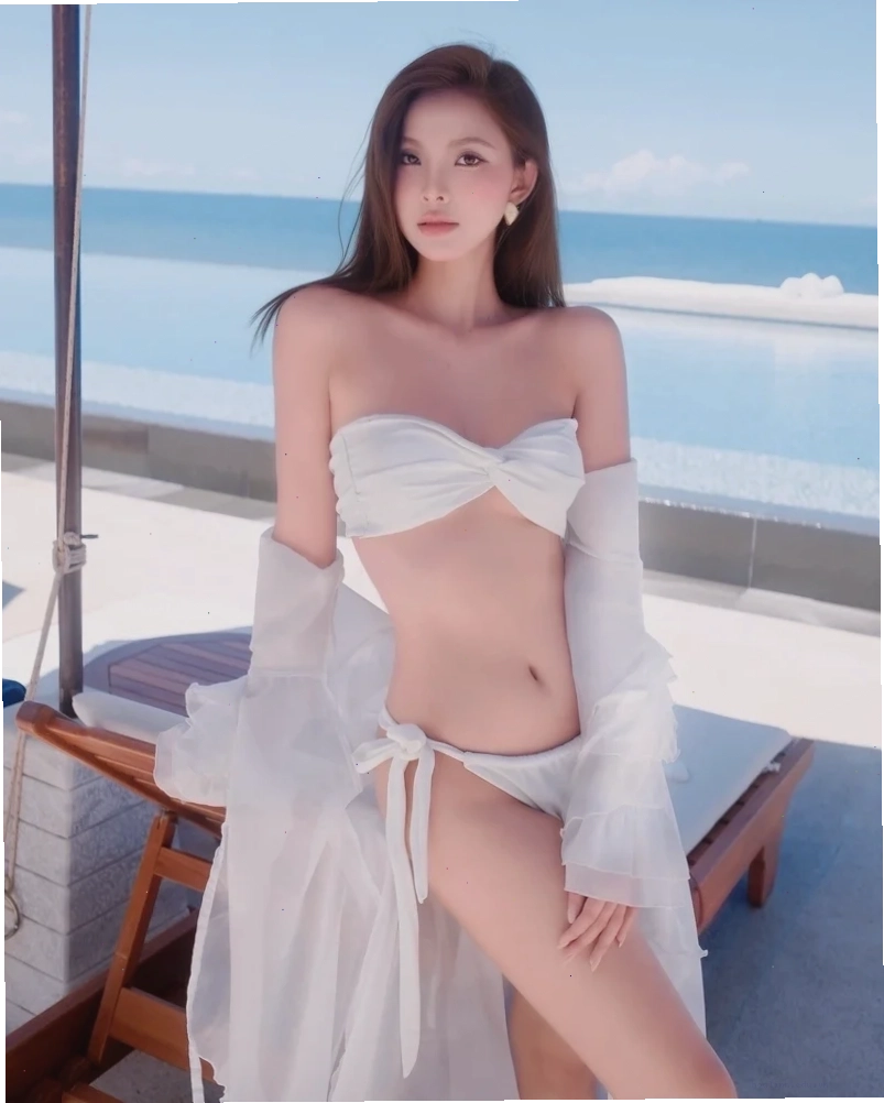 gái trung quốc mặc bikini áo len
