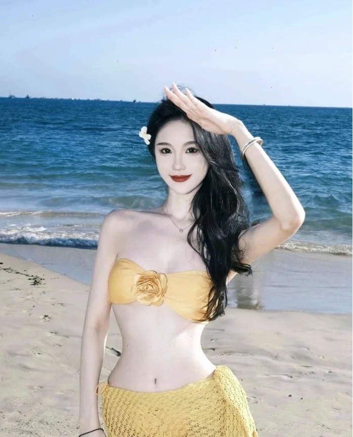 gái trung quốc mặc bikini bên bờ biển