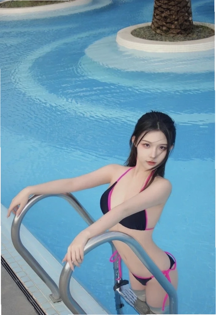 gái trung quốc mặc bikini bên lan can