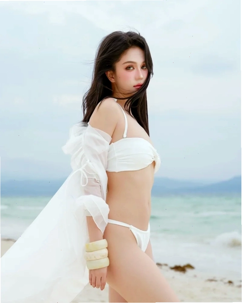 gái trung quốc mặc bikini nhìn nghiêng