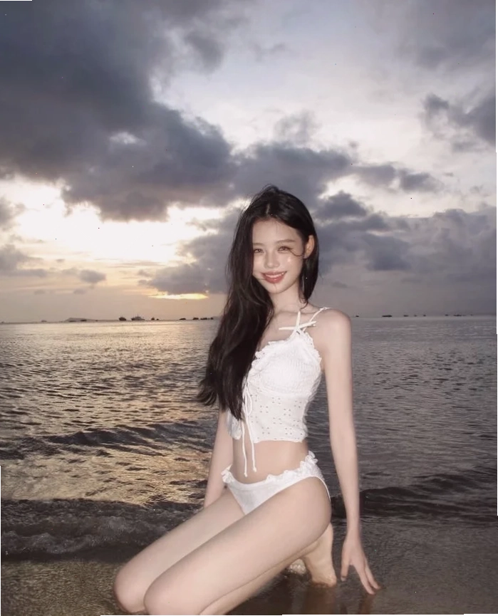 gái trung quốc mặc bikini tạo dáng sang trọng