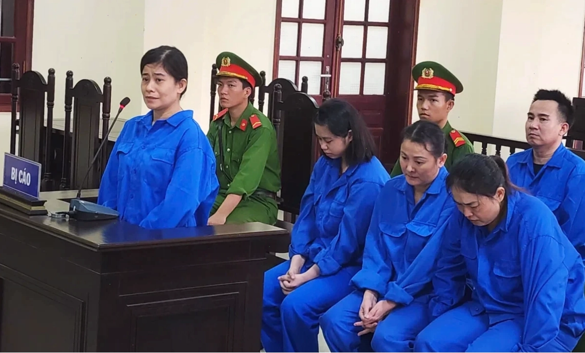 gái trung quốc mu to trong quán cafe