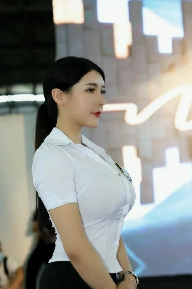 gái trung quốc ngực to quyến rũ nhẹ nhàng