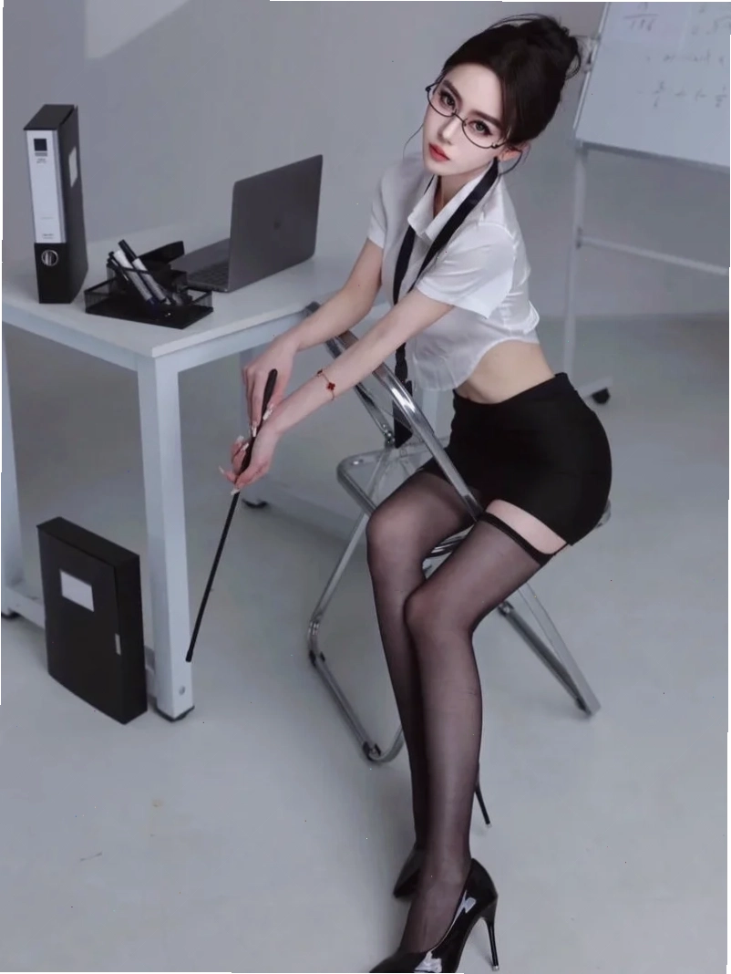 gái văn phòng sexy trẻ trung