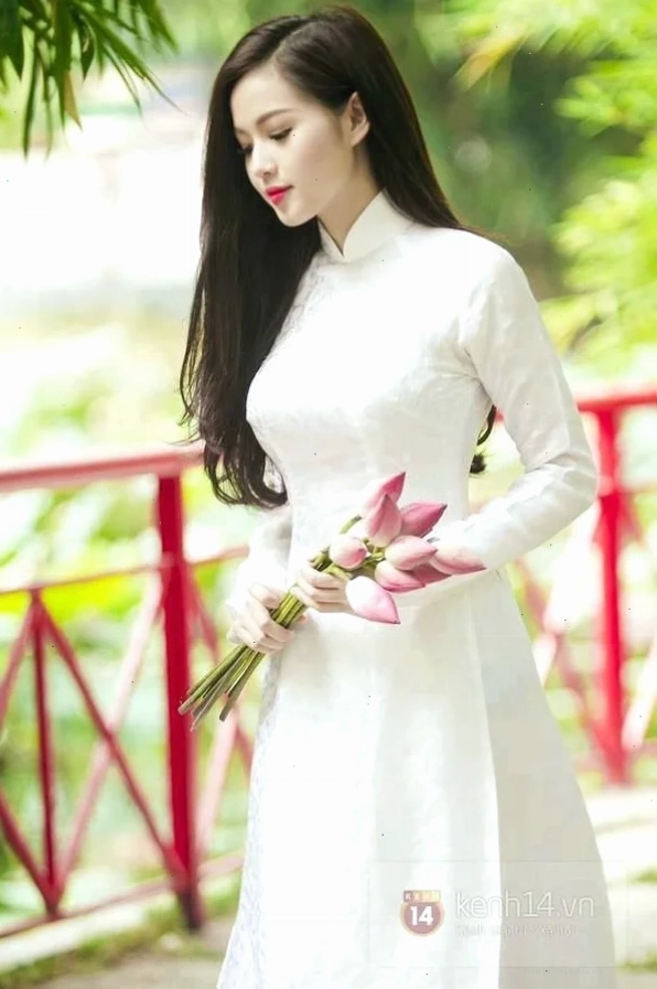 gái việt mặc áo dài