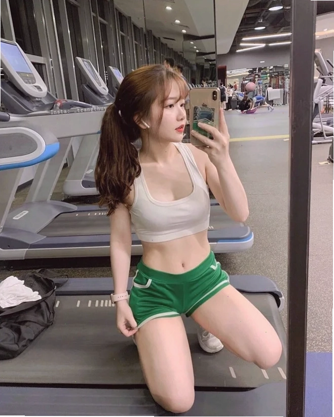 gái việt sexy luxury gái việt sexy bên xe sang